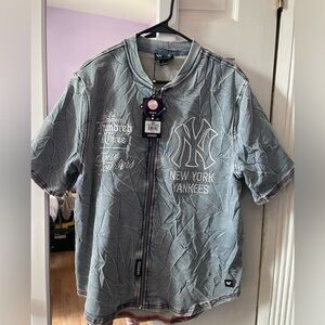 New York Yankees shirt